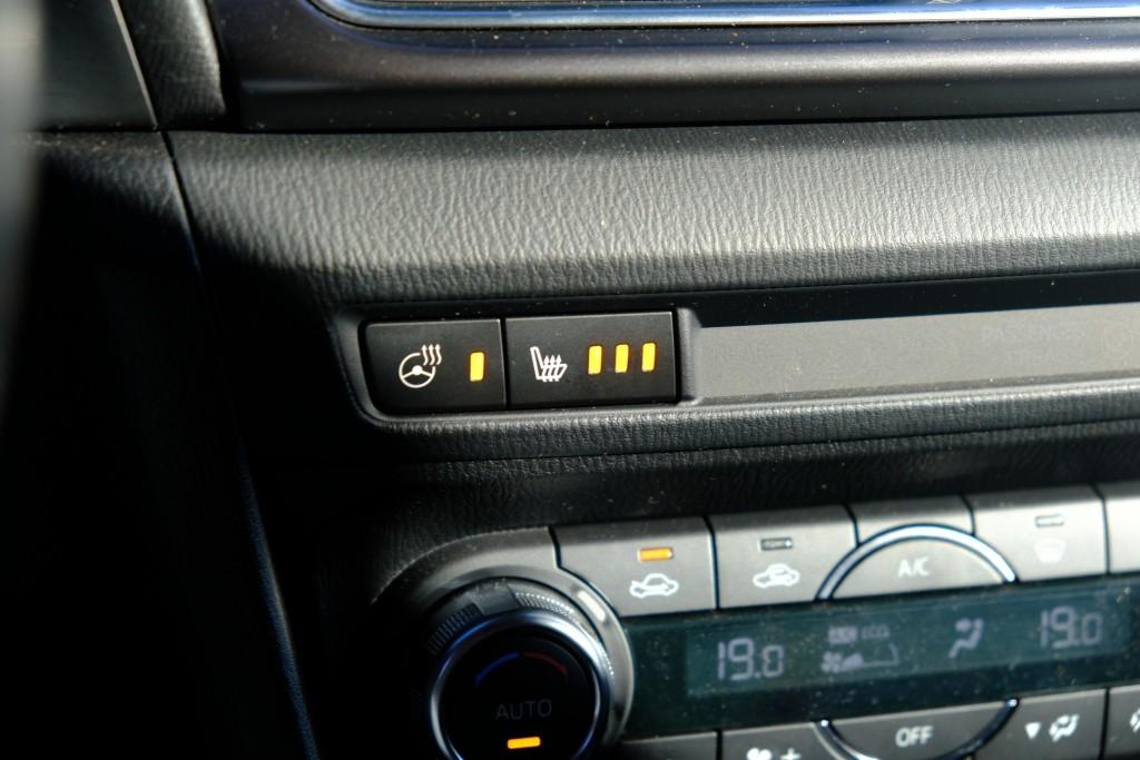 Mazda 3 2.0 SkyActiv-G 120pk SkyLease GT | Navi | Cruise | Camera | Winter-Pakket | Keyless | Leer | Head-Up Display afbeelding 22