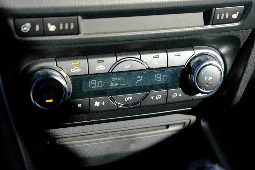 Mazda 3 2.0 SkyActiv-G 120pk SkyLease GT | Navi | Cruise | Camera | Winter-Pakket | Keyless | Leer | Head-Up Display afbeelding 23