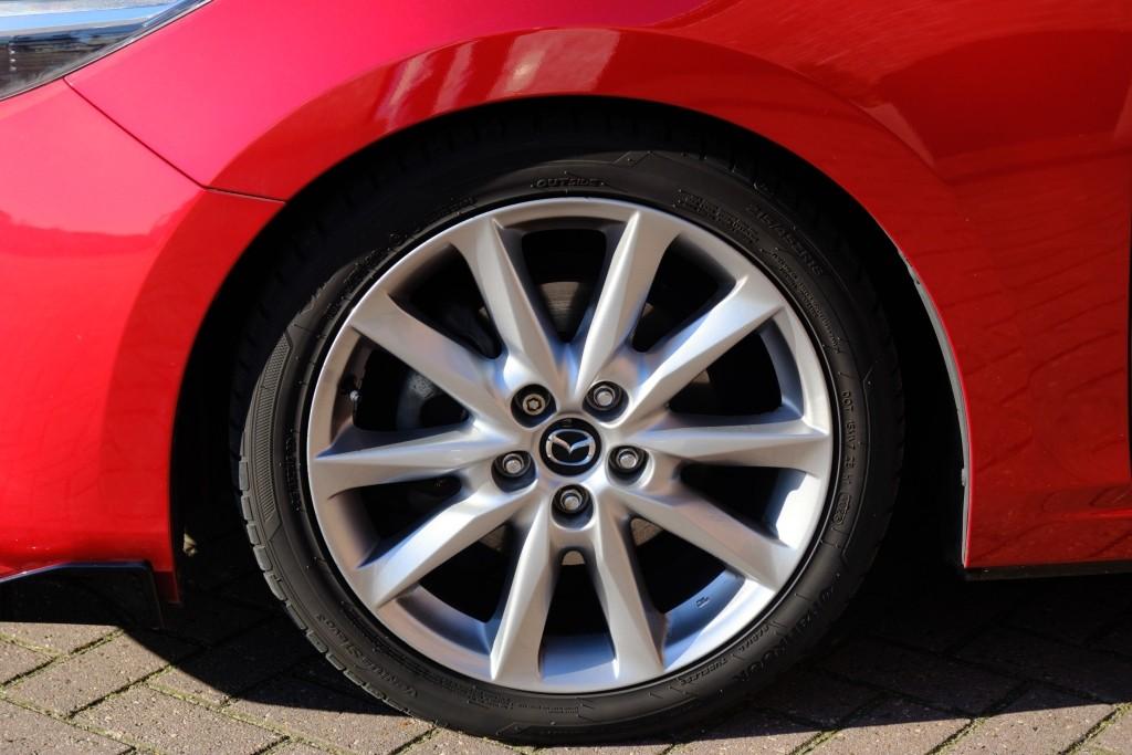 Mazda 3 2.0 SkyActiv-G 120pk SkyLease GT | Navi | Cruise | Camera | Winter-Pakket | Keyless | Leer | Head-Up Display afbeelding 30