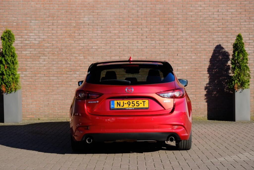 Mazda 3 2.0 SkyActiv-G 120pk SkyLease GT | Navi | Cruise | Camera | Winter-Pakket | Keyless | Leer | Head-Up Display afbeelding 34