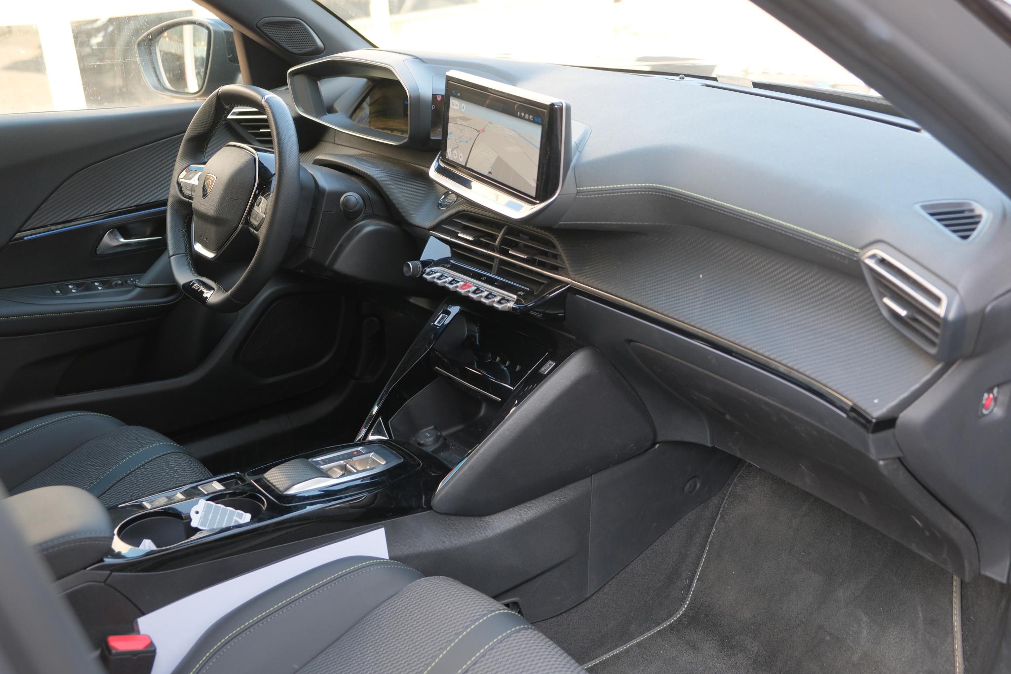 Peugeot e-2008 EV 50 kWh GT | App Connect | Adaptive Cruise | Keyless | Camera | Blind Spot afbeelding 9