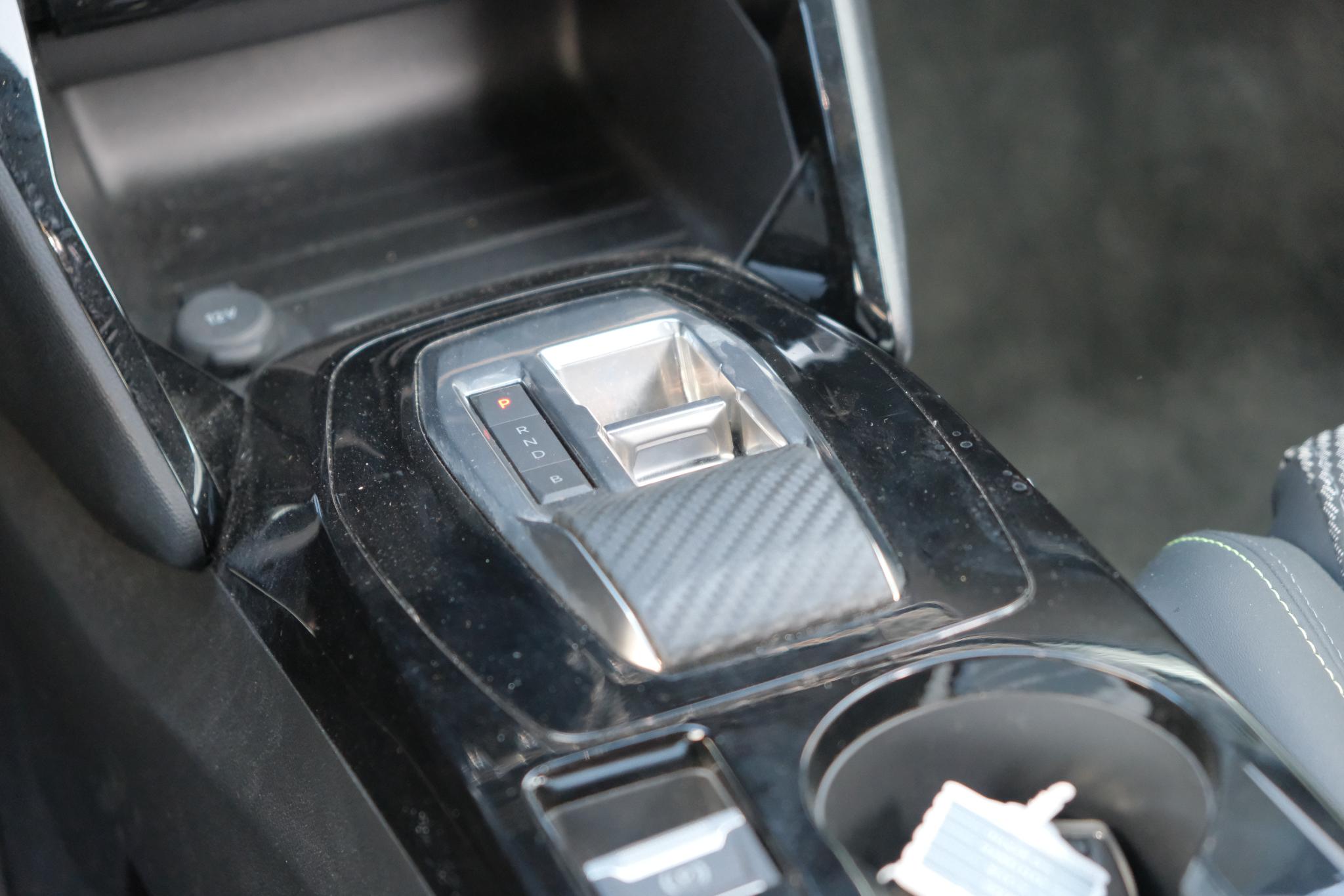 Peugeot e-2008 EV 50 kWh GT | App Connect | Adaptive Cruise | Keyless | Camera | Blind Spot afbeelding 14