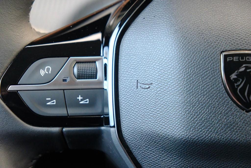 Peugeot 208 1.2 PureTech 100pk Allure | App Connect | Climate | Cruise | PDC afbeelding 8