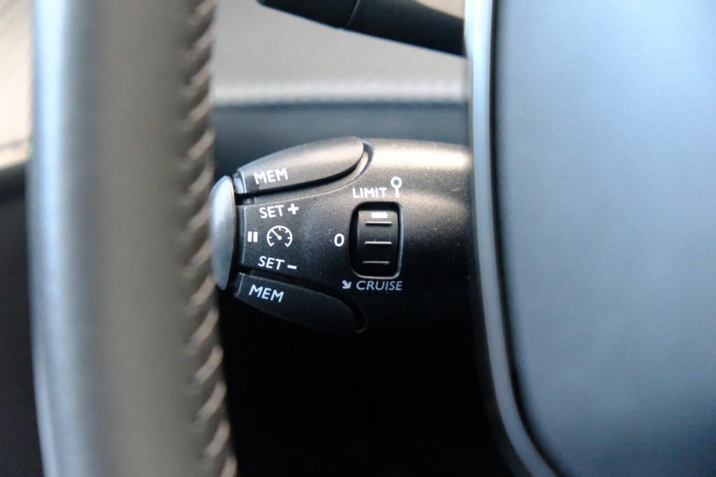 Peugeot 208 1.2 PureTech 100pk Allure | App Connect | Climate | Cruise | PDC afbeelding 11