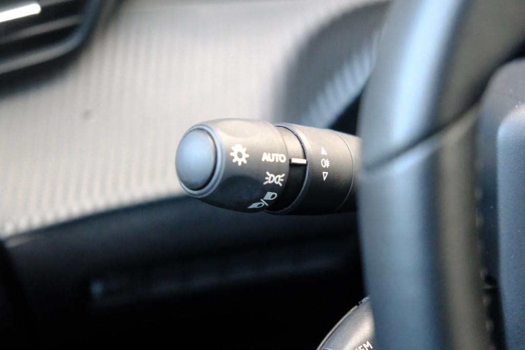 Peugeot 208 1.2 PureTech 100pk Allure | App Connect | Climate | Cruise | PDC afbeelding 12