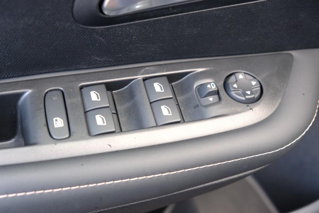 Peugeot 208 1.2 PureTech 100pk Allure | App Connect | Climate | Cruise | PDC afbeelding 24