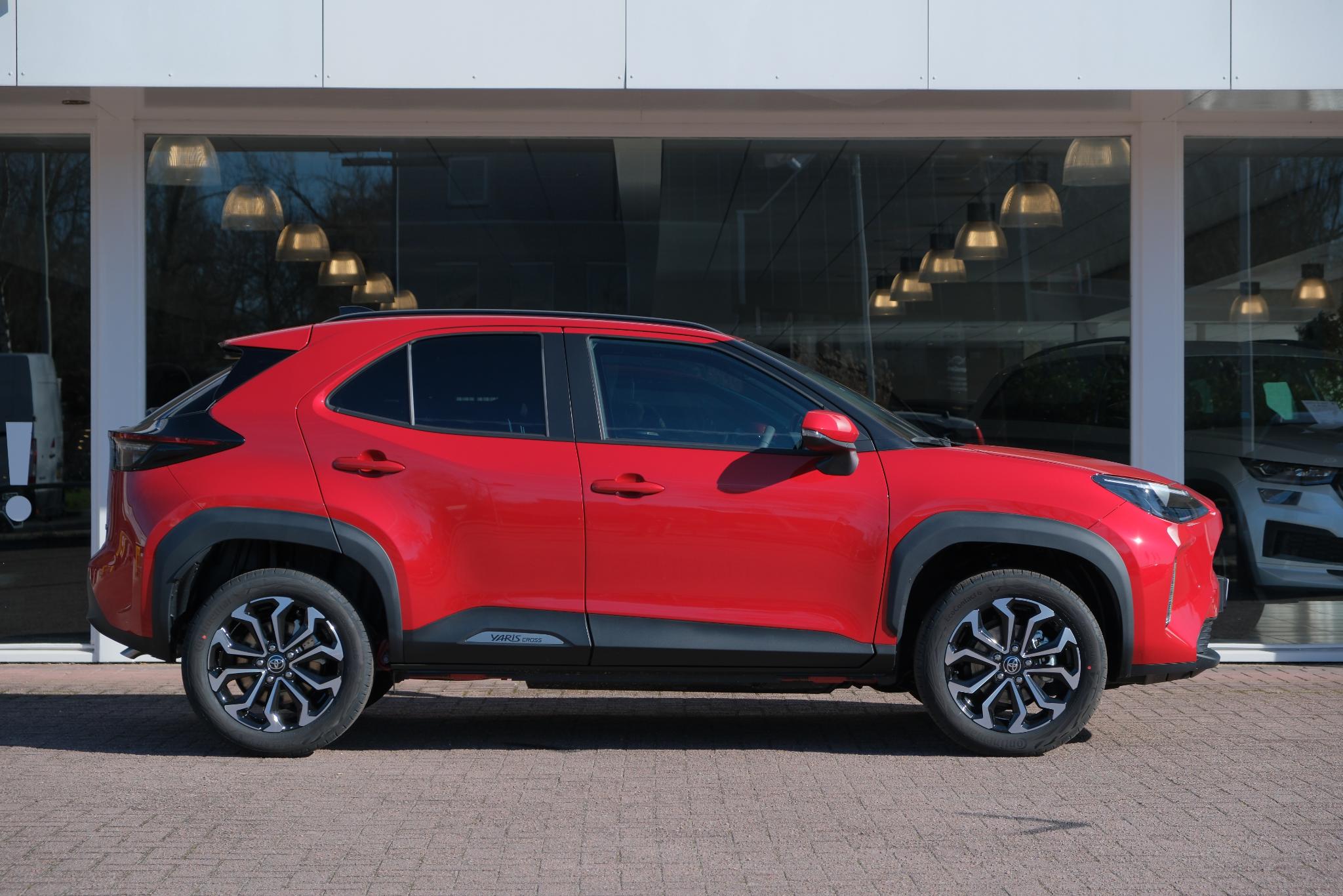 Toyota Yaris Cross 1.5 Hybrid 130pk CVT Dynamic | App Connect | Climate | Adaptive Cruise | Camera | PDC | Blind Spot | Winter Pakket afbeelding 4