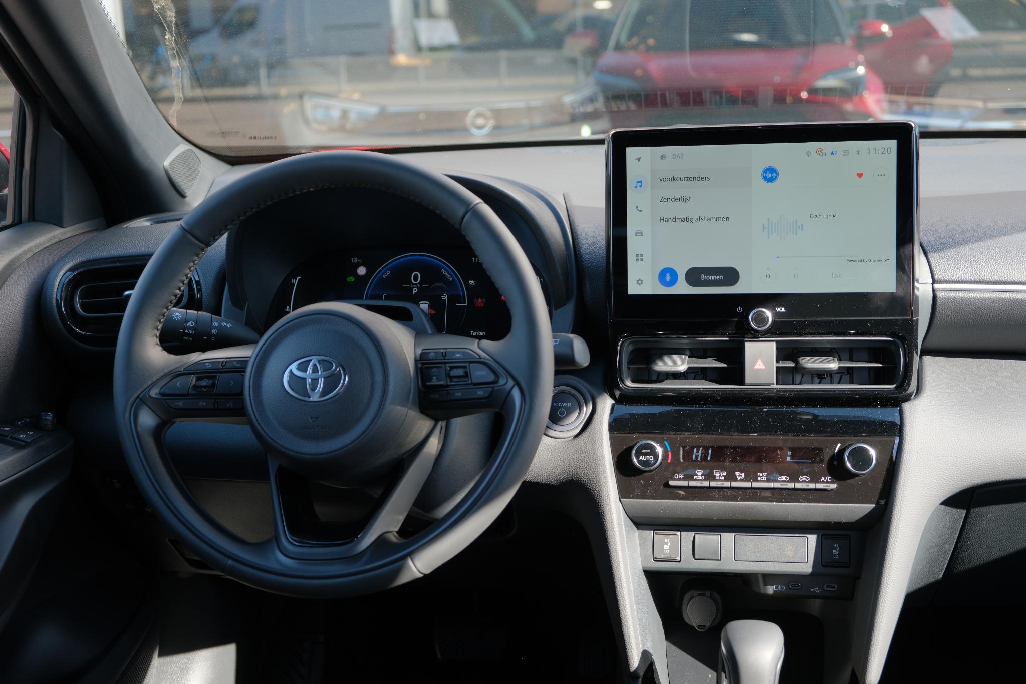 Toyota Yaris Cross 1.5 Hybrid 130pk CVT Dynamic | App Connect | Climate | Adaptive Cruise | Camera | PDC | Blind Spot | Winter Pakket afbeelding 7