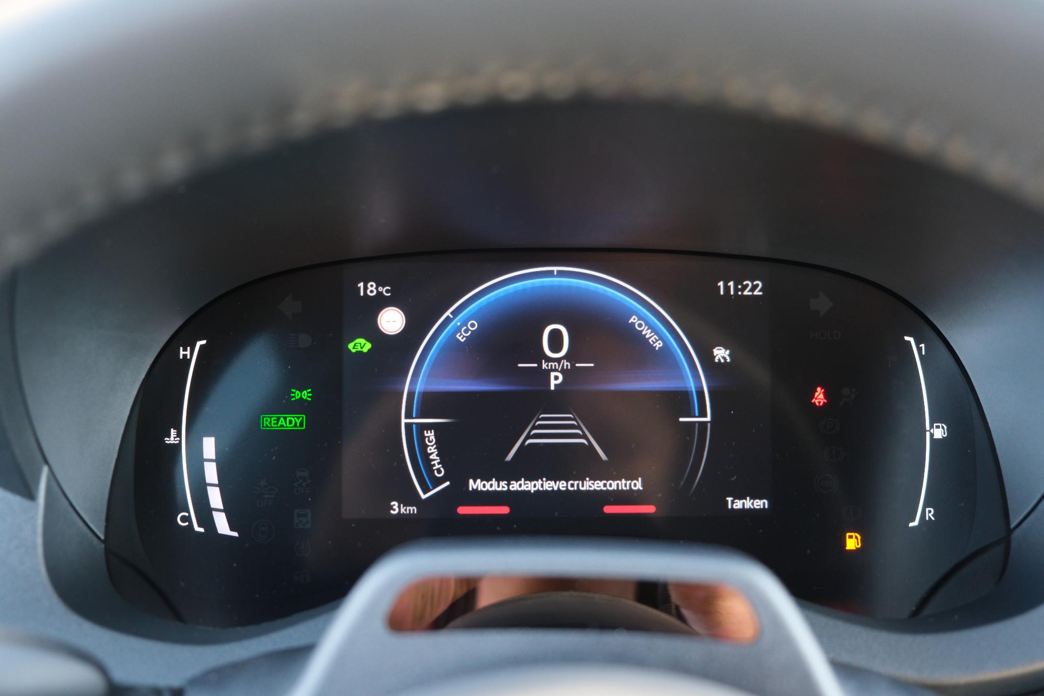 Toyota Yaris Cross 1.5 Hybrid 130pk CVT Dynamic | App Connect | Climate | Adaptive Cruise | Camera | PDC | Blind Spot | Winter Pakket afbeelding 15