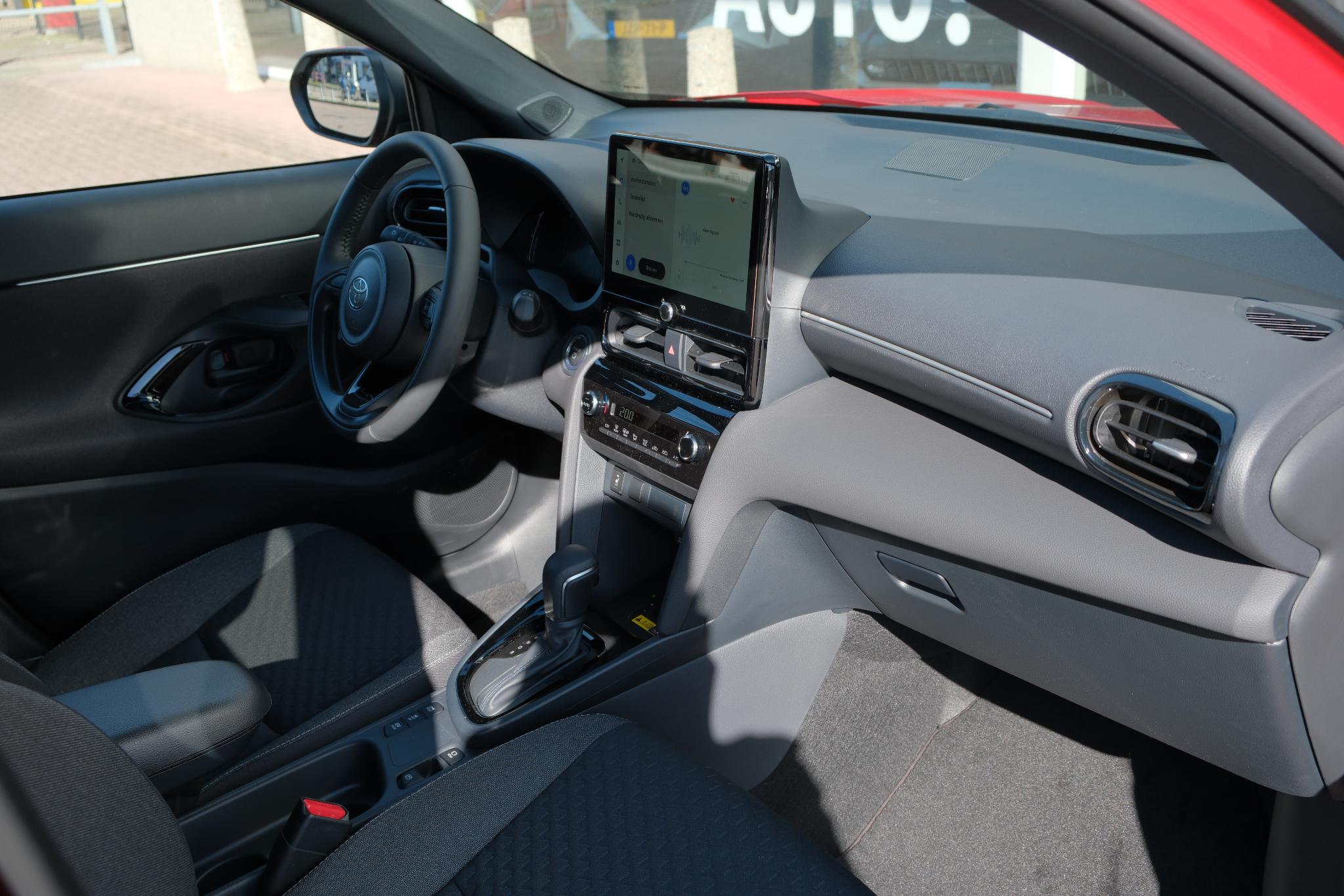 Toyota Yaris Cross 1.5 Hybrid 130pk CVT Dynamic | App Connect | Climate | Adaptive Cruise | Camera | PDC | Blind Spot | Winter Pakket afbeelding 8