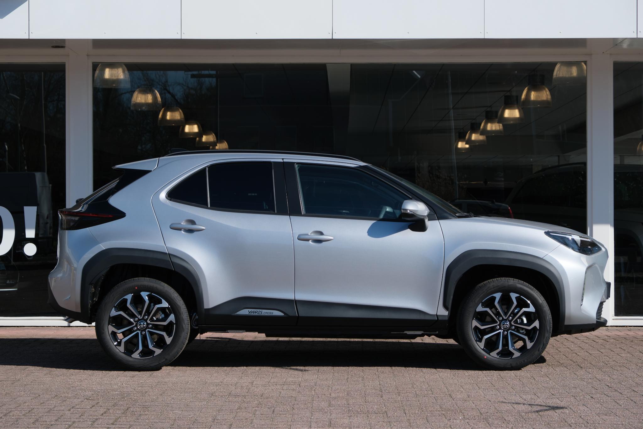 Toyota Yaris Cross 1.5 Hybrid 130pk CVT Dynamic | App Connect | Climate | Adaptive Cruise | Camera | PDC | Blind Spot | Winter Pakket afbeelding 4