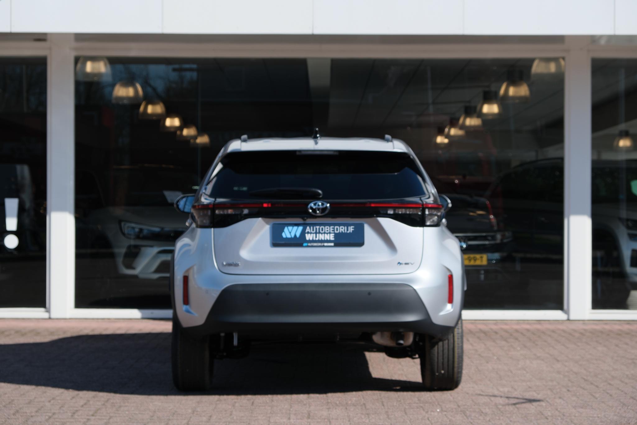 Toyota Yaris Cross 1.5 Hybrid 130pk CVT Dynamic | App Connect | Climate | Adaptive Cruise | Camera | PDC | Blind Spot | Winter Pakket afbeelding 5