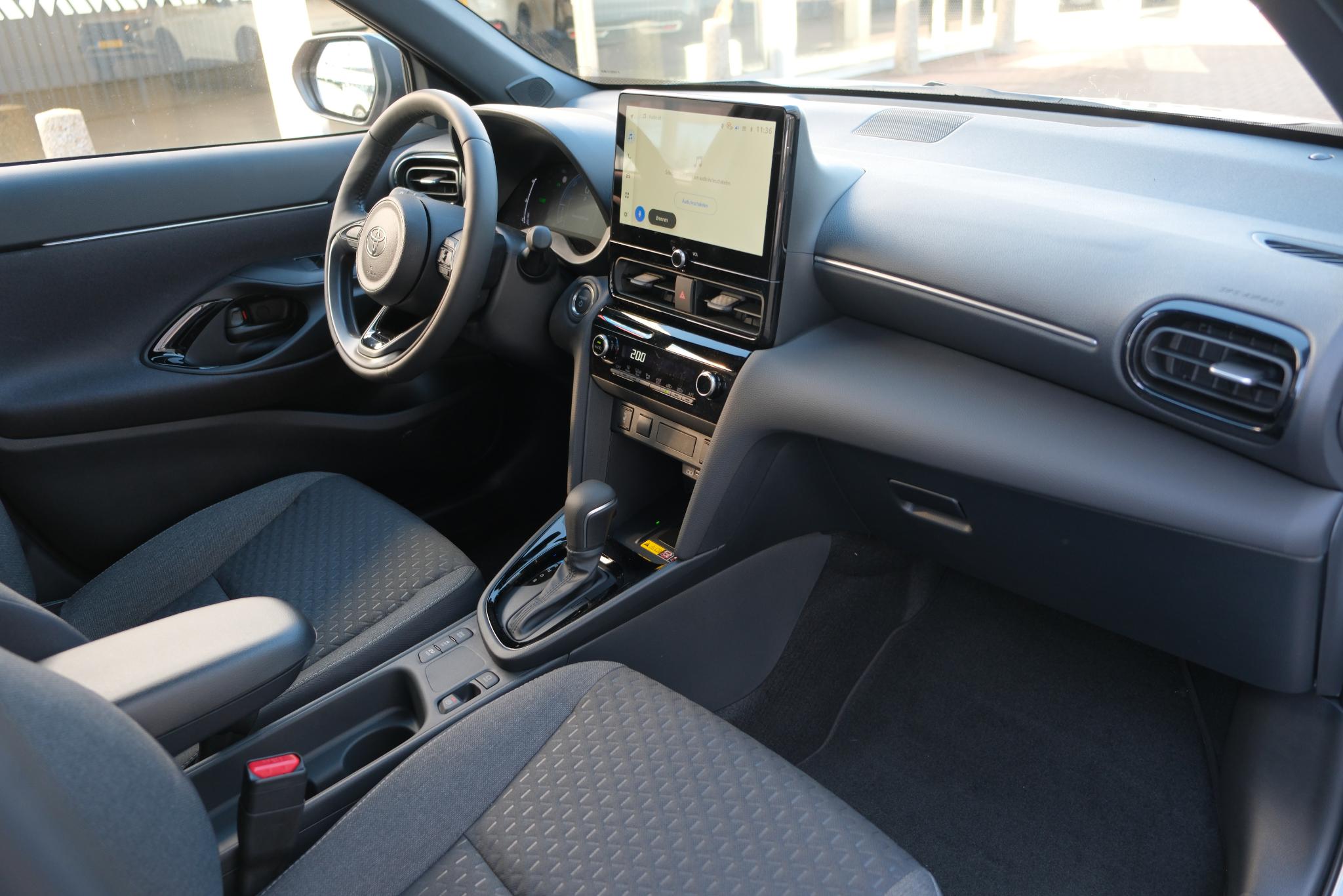 Toyota Yaris Cross 1.5 Hybrid 130pk CVT Dynamic | App Connect | Climate | Adaptive Cruise | Camera | PDC | Blind Spot | Winter Pakket afbeelding 8