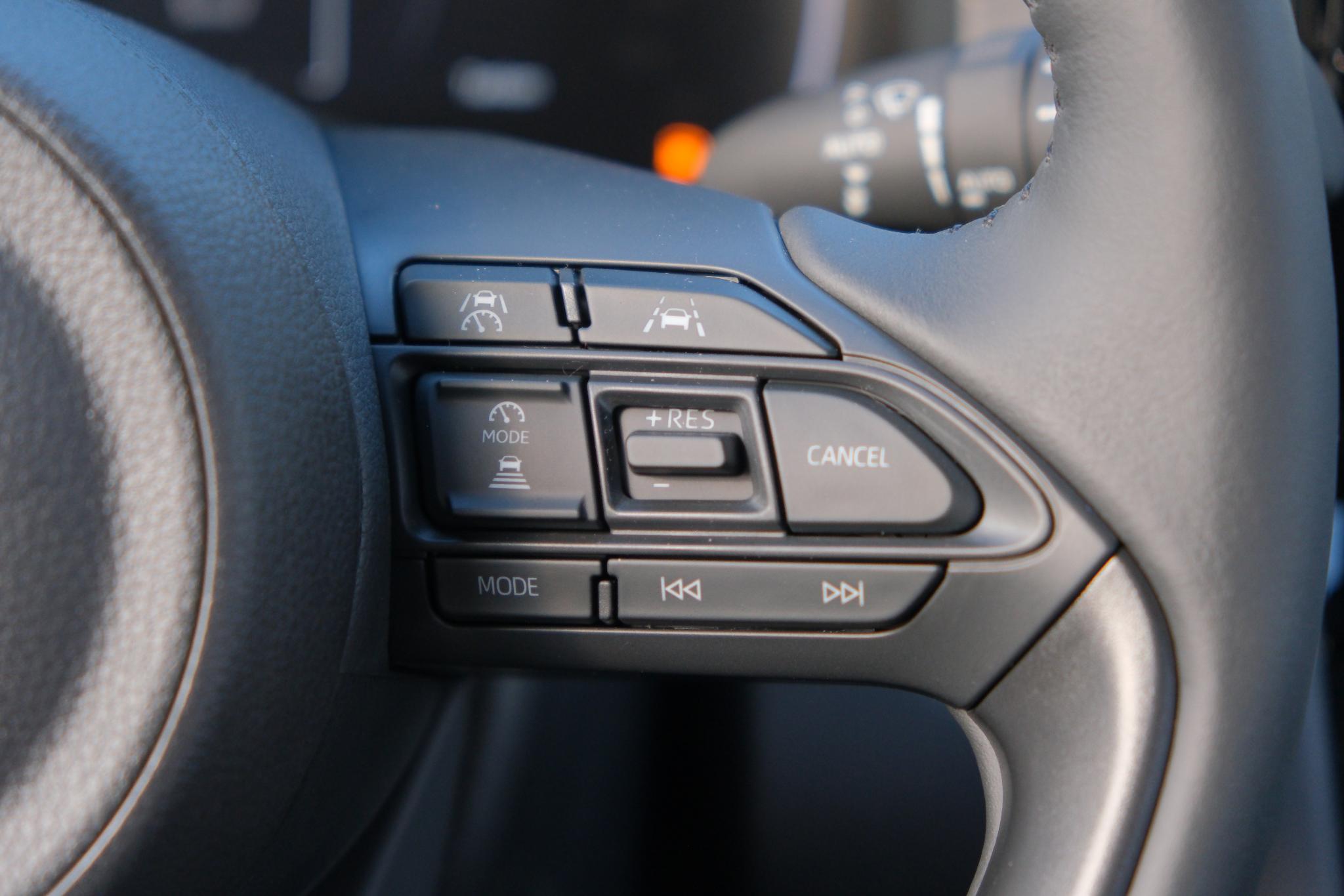 Toyota Yaris Cross 1.5 Hybrid 130pk CVT Dynamic | App Connect | Climate | Adaptive Cruise | Camera | PDC | Blind Spot | Winter Pakket afbeelding 16