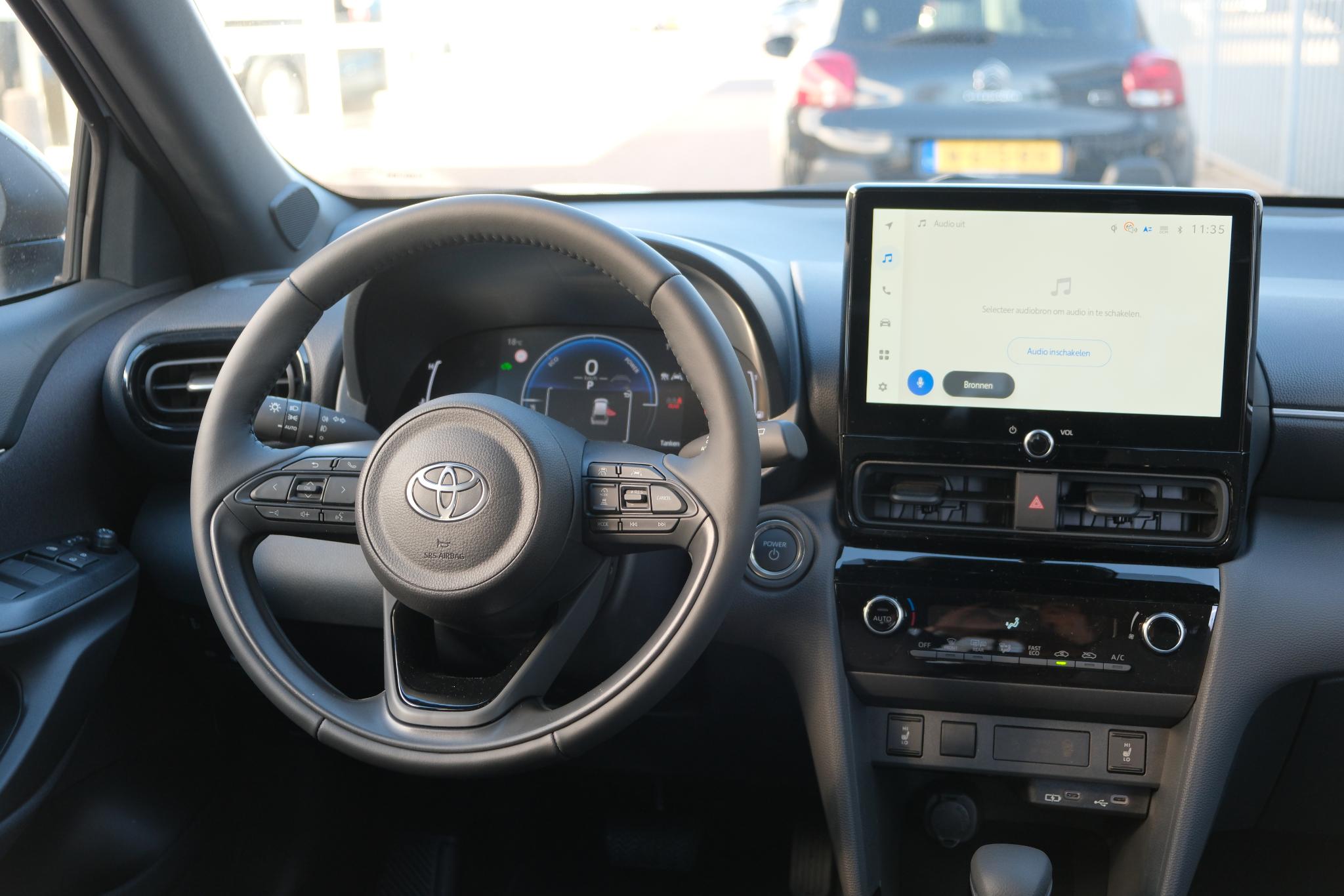 Toyota Yaris Cross 1.5 Hybrid 130pk CVT Dynamic | App Connect | Climate | Adaptive Cruise | Camera | PDC | Blind Spot | Winter Pakket afbeelding 7