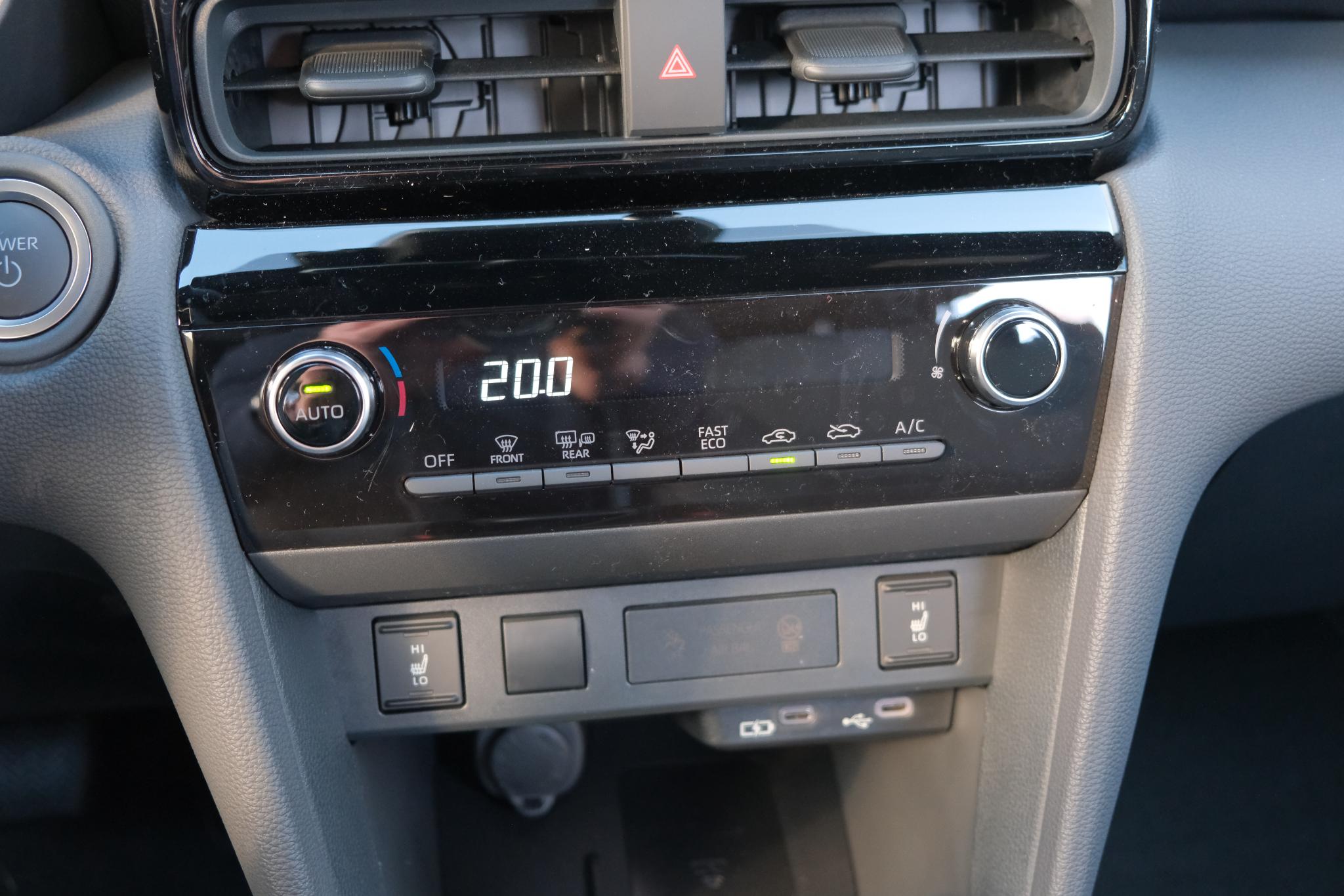 Toyota Yaris Cross 1.5 Hybrid 130pk CVT Dynamic | App Connect | Climate | Adaptive Cruise | Camera | PDC | Blind Spot | Winter Pakket afbeelding 14