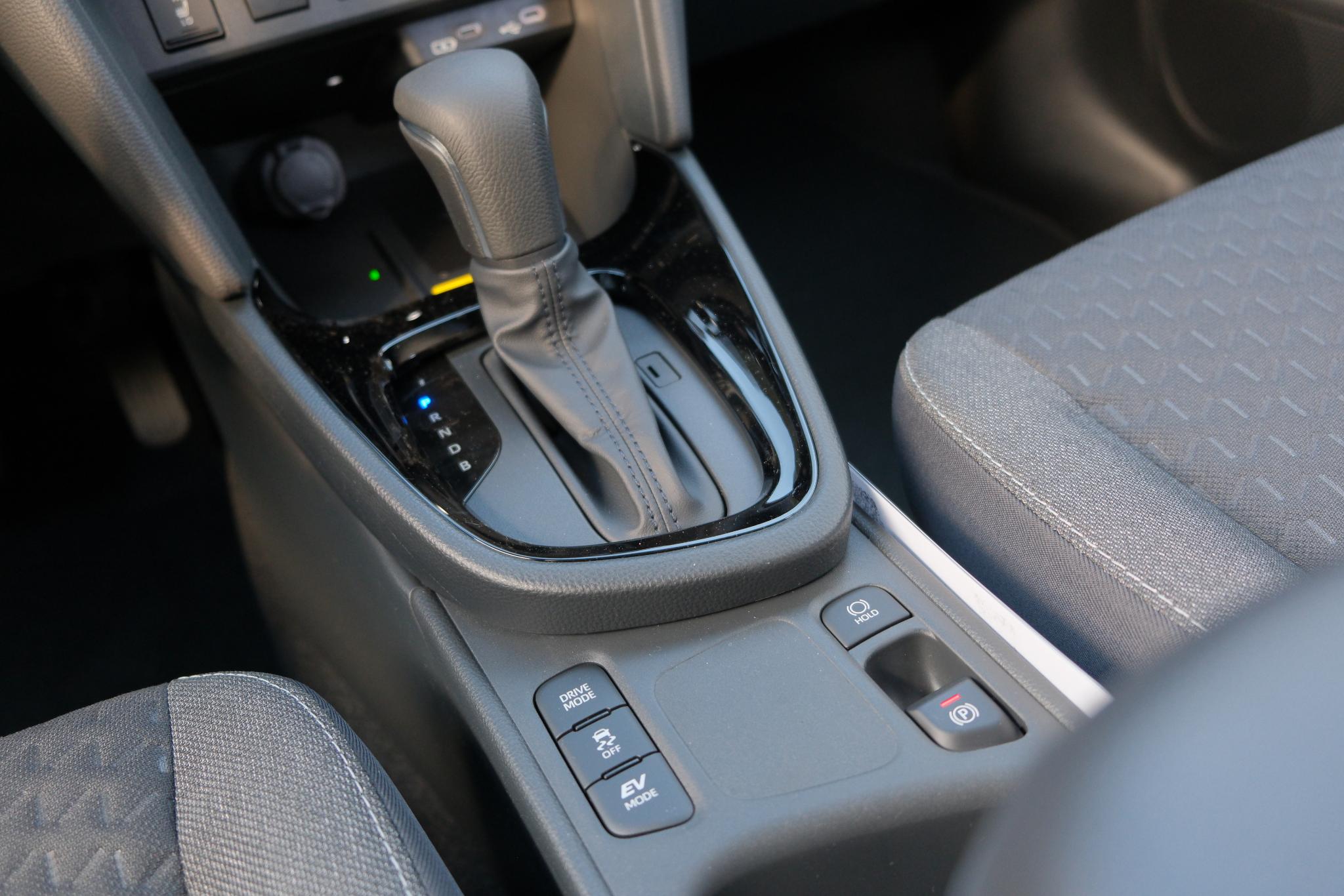 Toyota Yaris Cross 1.5 Hybrid 130pk CVT Dynamic | App Connect | Climate | Adaptive Cruise | Camera | PDC | Blind Spot | Winter Pakket afbeelding 18