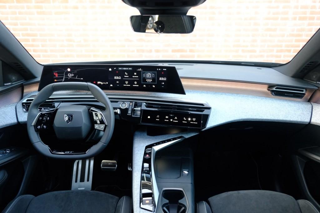 Peugeot 3008 1.2 Hybrid 145pk e-DCS6 GT | Navi | App Connect | Adaptive Cruise | Camera | Panoramadak | FOCAL® Audio | Elektrische Achterklep | Winter Pakket afbeelding 6