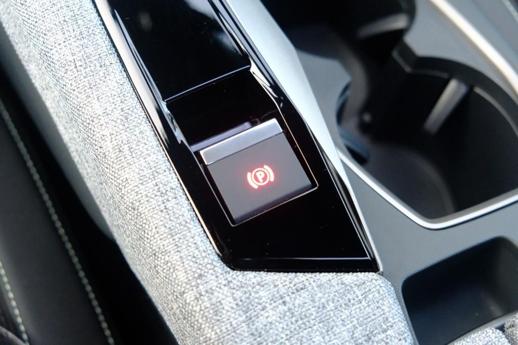 Peugeot 3008 1.2 Hybrid 145pk e-DCS6 GT | Navi | App Connect | Adaptive Cruise | Camera | Panoramadak | FOCAL® Audio | Elektrische Achterklep | Winter Pakket afbeelding 28