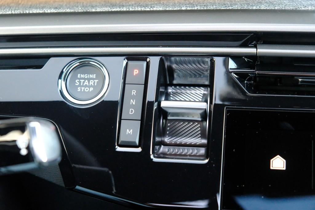 Peugeot 3008 1.2 Hybrid 145pk e-DCS6 GT | Navi | App Connect | Adaptive Cruise | Camera | Panoramadak | FOCAL® Audio | Elektrische Achterklep | Winter Pakket afbeelding 26