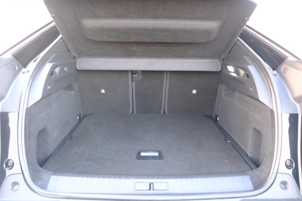 Peugeot 3008 1.2 Hybrid 145pk e-DCS6 GT | Navi | App Connect | Adaptive Cruise | Camera | Panoramadak | FOCAL® Audio | Elektrische Achterklep | Winter Pakket afbeelding 37