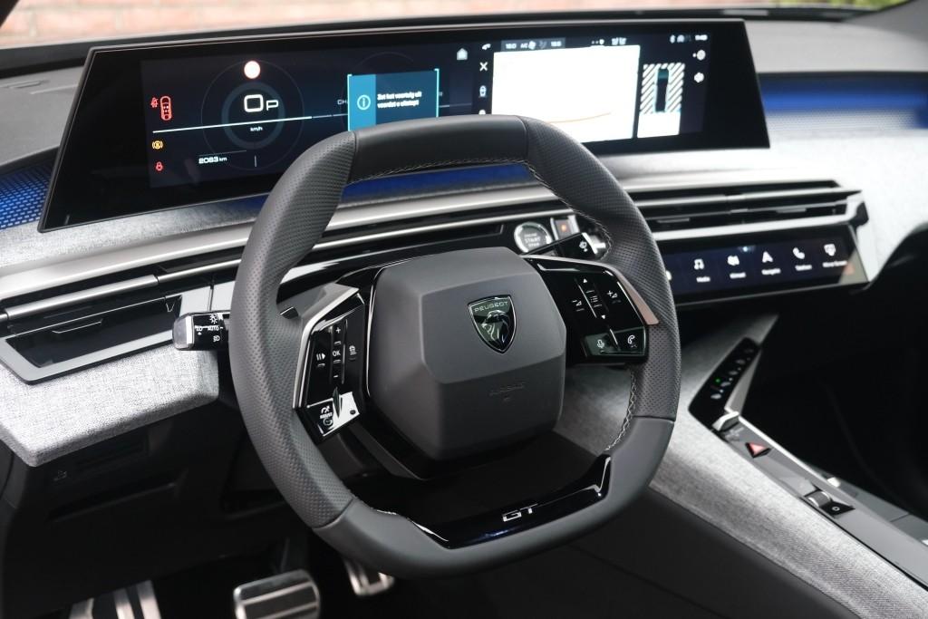 Peugeot 3008 1.2 Hybrid 145pk e-DCS6 GT | Navi | App Connect | Panoramadak | Focal Audio | Alcantara | Camera | Elektrische Achterklep | Winter Pakket afbeelding 8