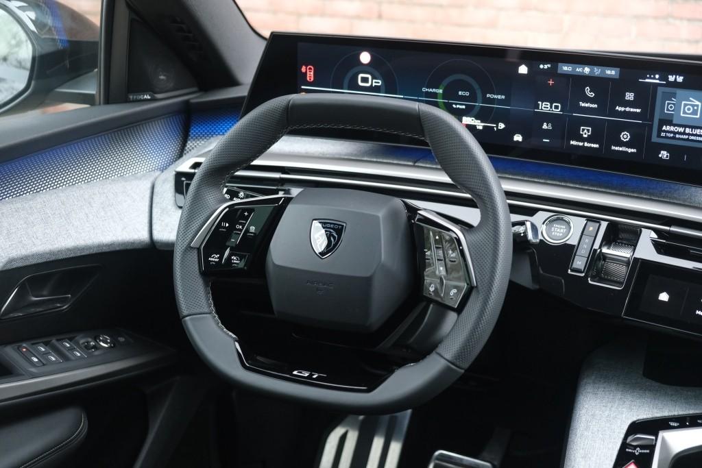 Peugeot 3008 1.2 Hybrid 145pk e-DCS6 GT | Navi | App Connect | Panoramadak | Focal Audio | Alcantara | Camera | Elektrische Achterklep | Winter Pakket afbeelding 11