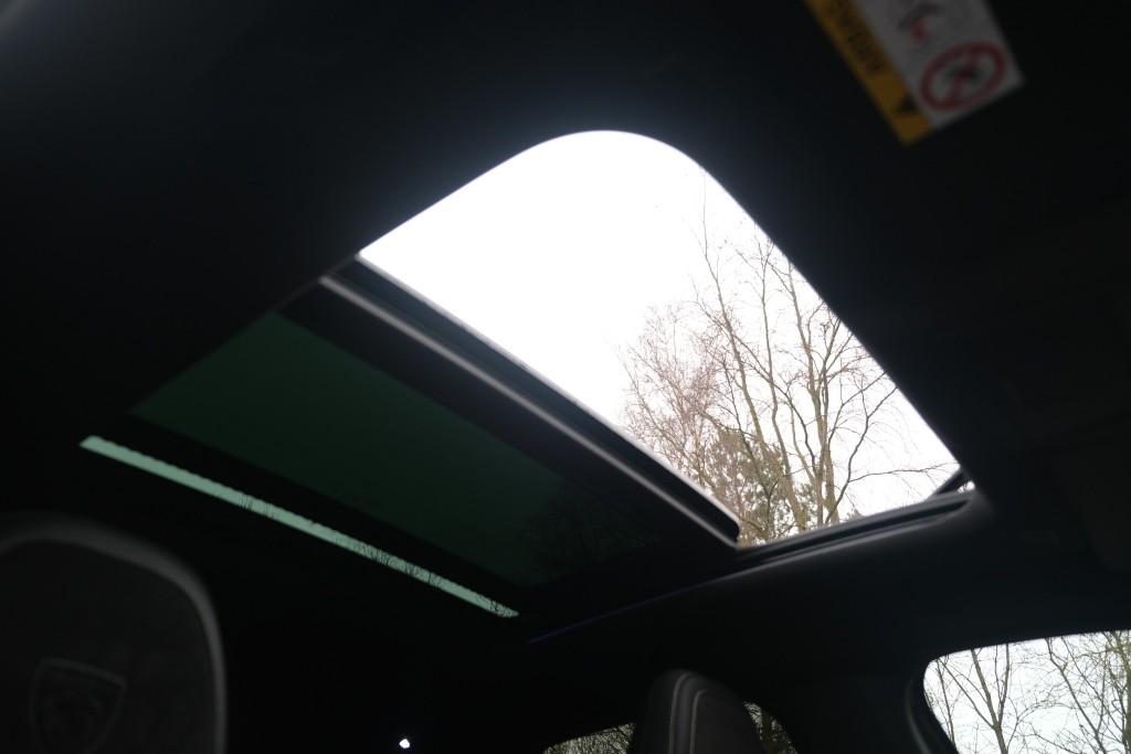 Peugeot 3008 1.2 Hybrid 145pk e-DCS6 GT | Navi | App Connect | Panoramadak | Focal Audio | Alcantara | Camera | Elektrische Achterklep | Winter Pakket afbeelding 12