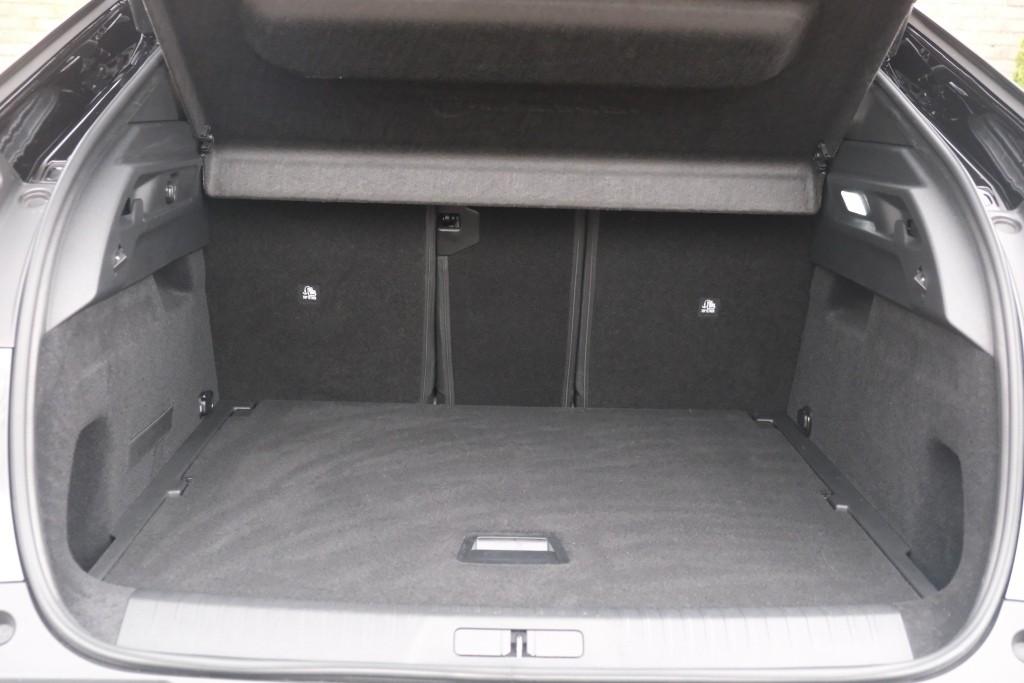 Peugeot 3008 1.2 Hybrid 145pk e-DCS6 GT | Navi | App Connect | Panoramadak | Focal Audio | Alcantara | Camera | Elektrische Achterklep | Winter Pakket afbeelding 35