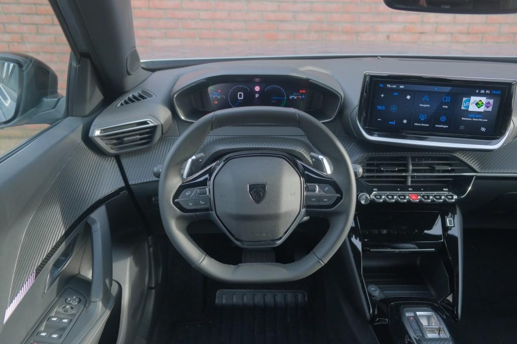 Peugeot 2008 1.2 Hybrid 145pk e-DCS6 Allure | Navi | App Connect | Adaptive Cruise | Keyless | Camera | Blind Spot | PDC afbeelding 13