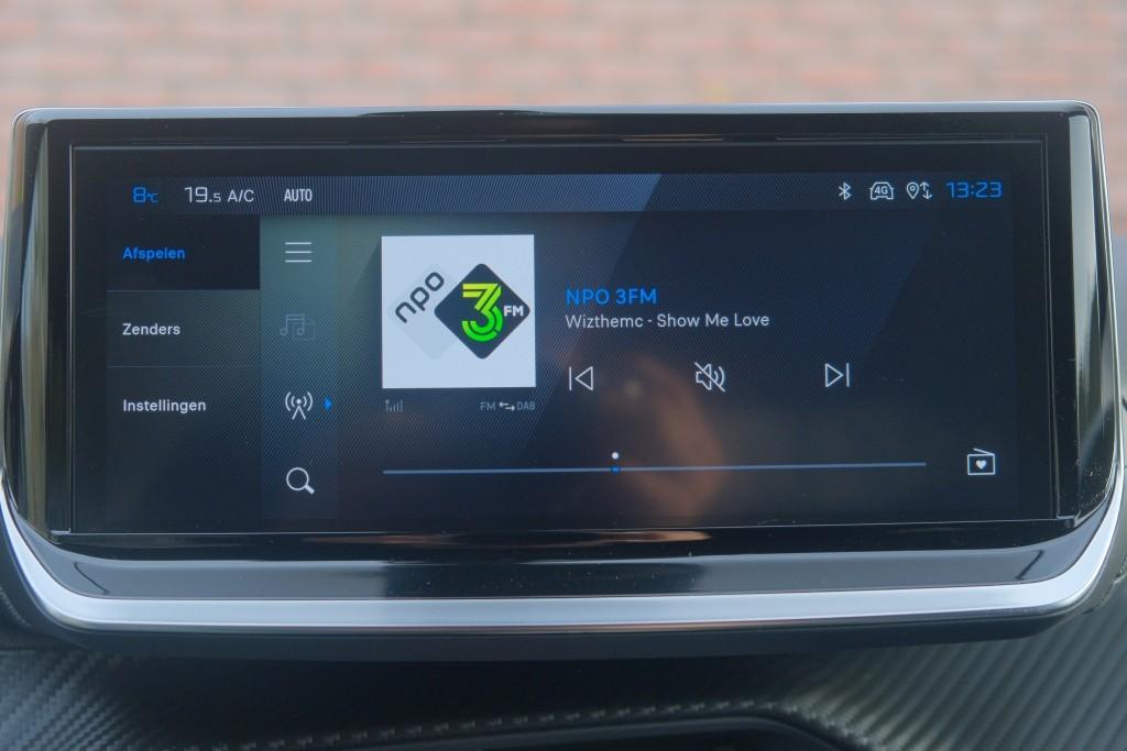 Peugeot 2008 1.2 Hybrid 145pk e-DCS6 Allure | Navi | App Connect | Adaptive Cruise | Keyless | Camera | Blind Spot | PDC afbeelding 17