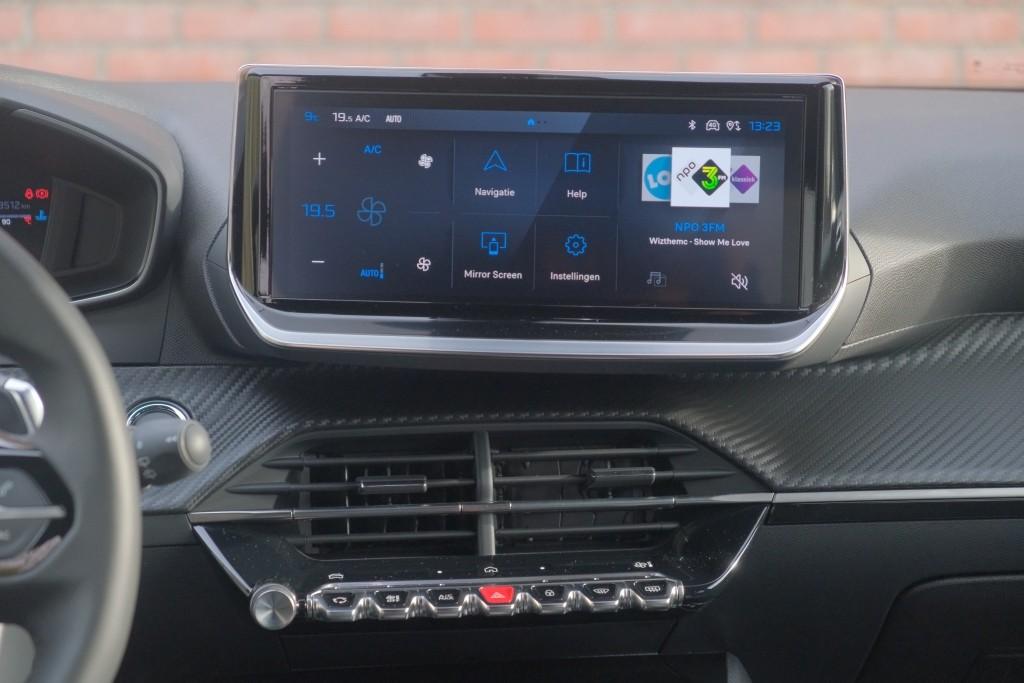 Peugeot 2008 1.2 Hybrid 145pk e-DCS6 Allure | Navi | App Connect | Adaptive Cruise | Keyless | Camera | Blind Spot | PDC afbeelding 15