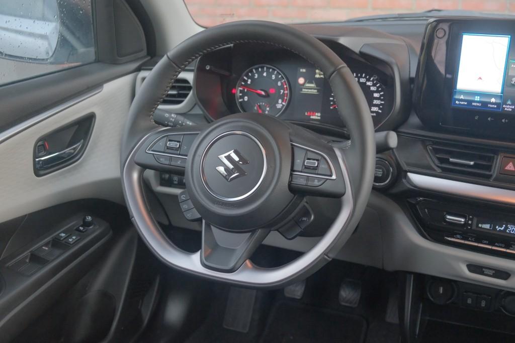 Suzuki Swift 1.2 82pk Style Smart Hybrid | Navi | App Connect | Climate | Adaptive Cruise | Camera | Keyless | Stoelverwarming afbeelding 13