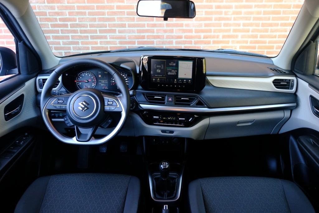 Suzuki Swift 1.2 82pk Style Smart Hybrid | Navi | App Connect | Climate | Adaptive Cruise | Camera | Keyless | Stoelverwarming afbeelding 7