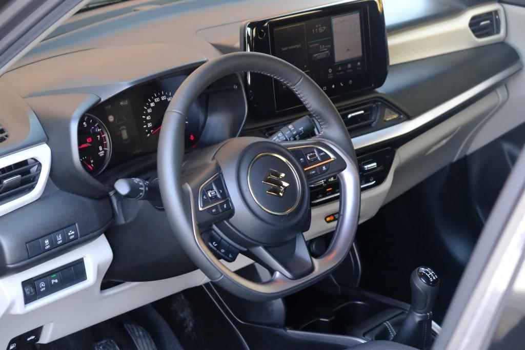 Suzuki Swift 1.2 82pk Style Smart Hybrid | Navi | App Connect | Climate | Adaptive Cruise | Camera | Keyless | Stoelverwarming afbeelding 8