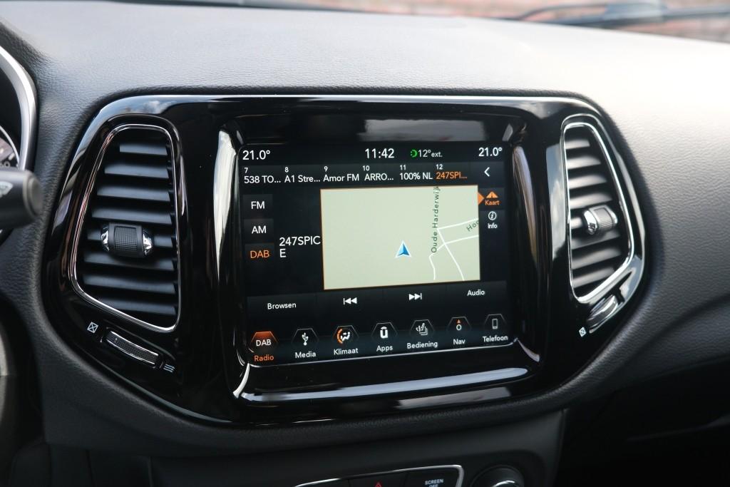 Jeep Compass 1.4 MultiAir 170pk 4x4 Aut. Limited | Navi | App Connect | Winter Pack | Leather Pack | Keyless | Beats Audio | Camera afbeelding 17