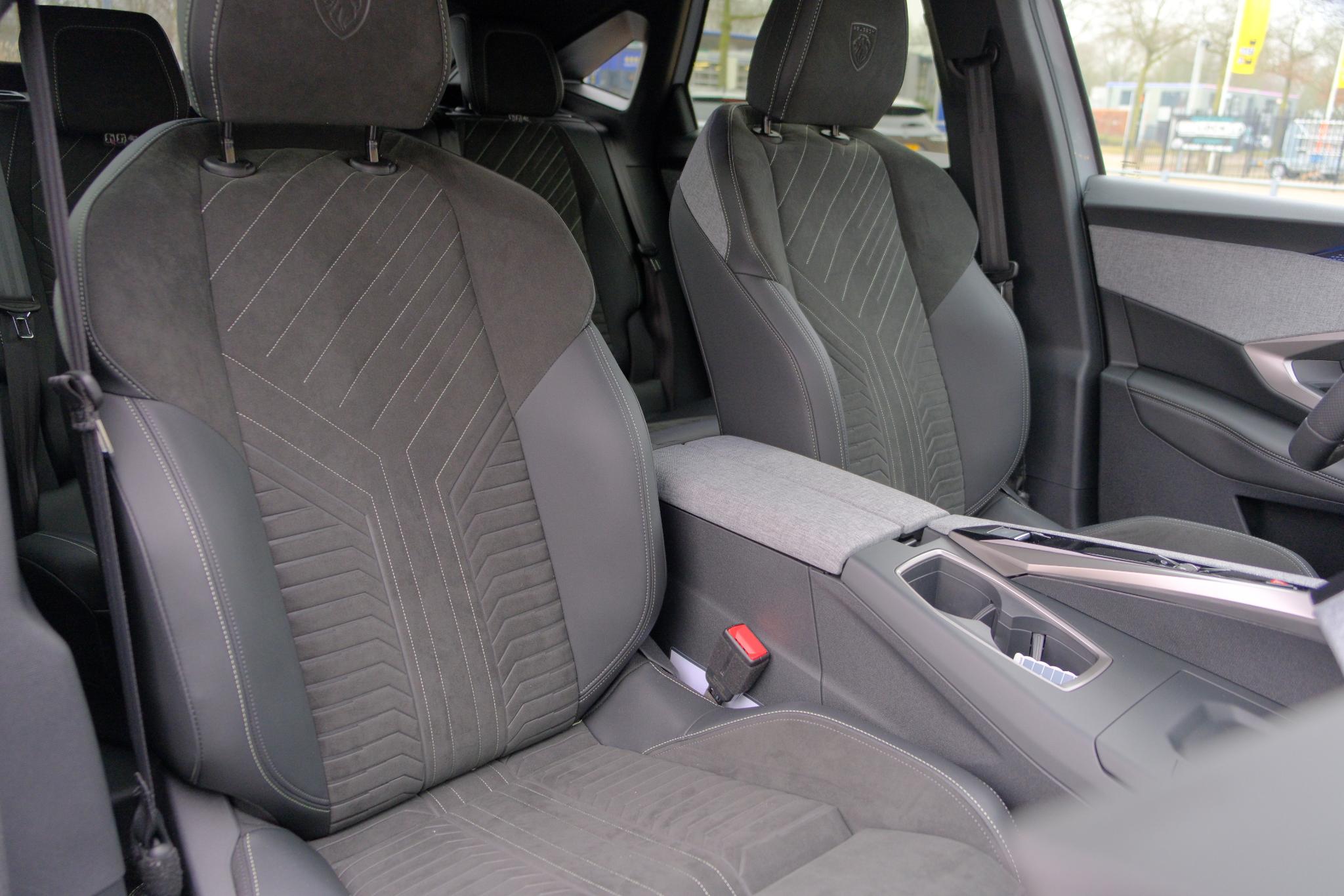 Peugeot 3008 1.2 Hybrid 145pk e-DCS6 GT | Navi | App Connect | Adaptive Cruise | Camera | Panoramadak | FOCAL® Audio | Elektrische Achterklep | Winter Pakket afbeelding 8