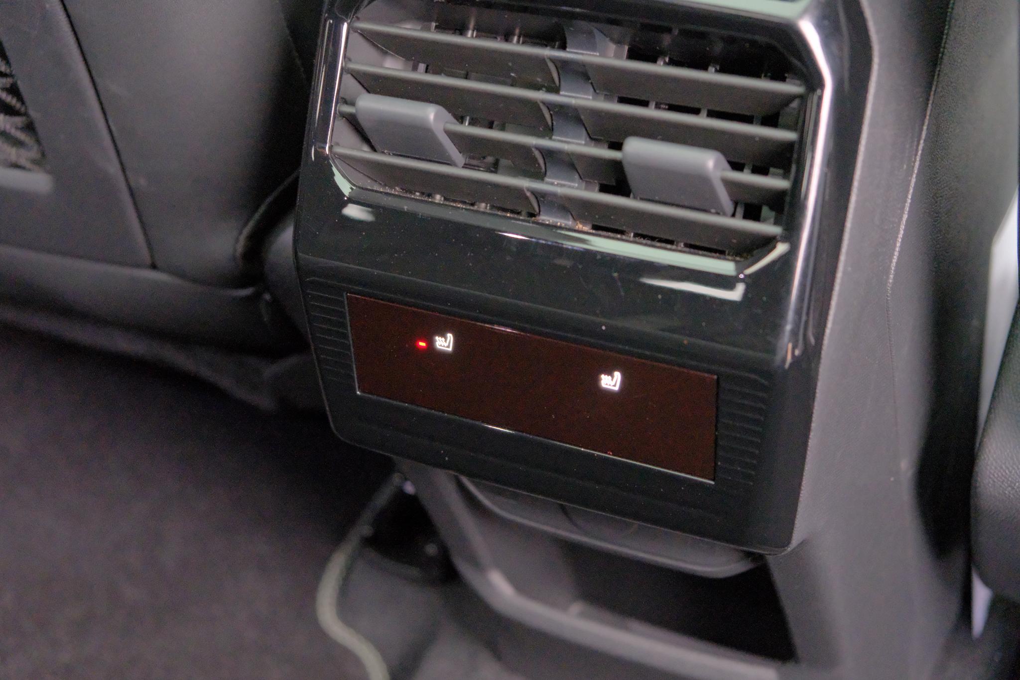 Peugeot 3008 1.2 Hybrid 145pk e-DCS6 GT | Navi | App Connect | Adaptive Cruise | Camera | Panoramadak | FOCAL® Audio | Elektrische Achterklep | Winter Pakket afbeelding 20