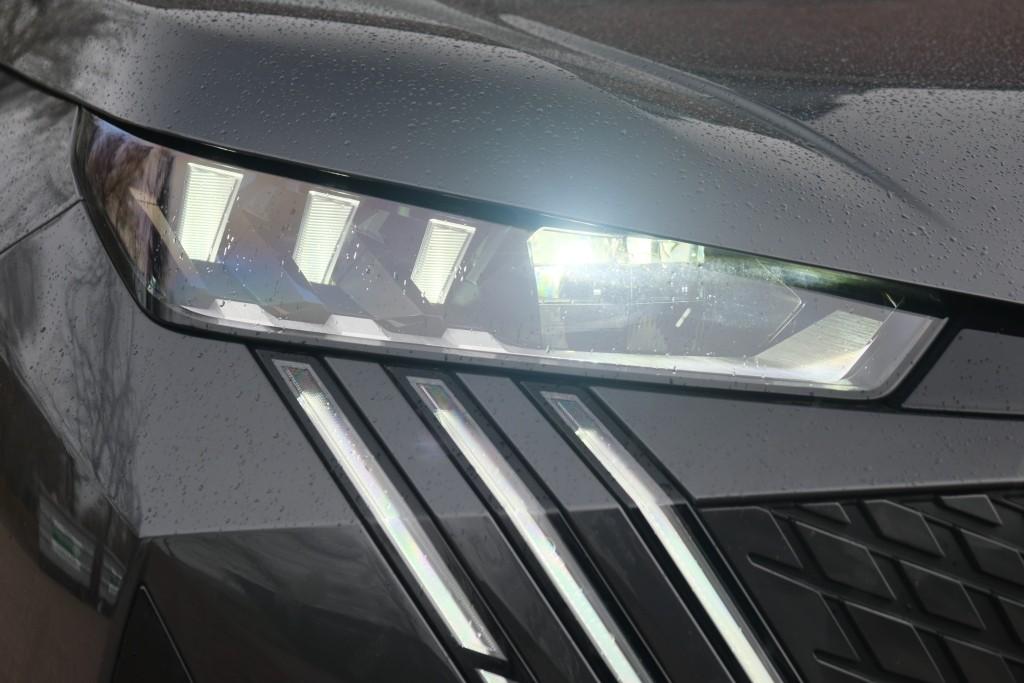 Peugeot 5008 1.2 Hybrid 145pk e-DCS6 GT 7 Persoons | Navi | App Connect | Adaptive Cruise | Panoramadak | Camera | Keyless | Stoelverwarming | Elektrische Achterklep | PDC afbeelding 2