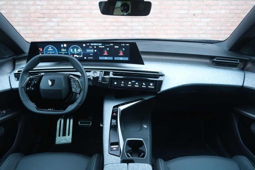 Peugeot 5008 1.2 Hybrid 145pk e-DCS6 GT 7 Persoons | Navi | App Connect | Adaptive Cruise | Panoramadak | Camera | Keyless | Stoelverwarming | Elektrische Achterklep | PDC afbeelding 6