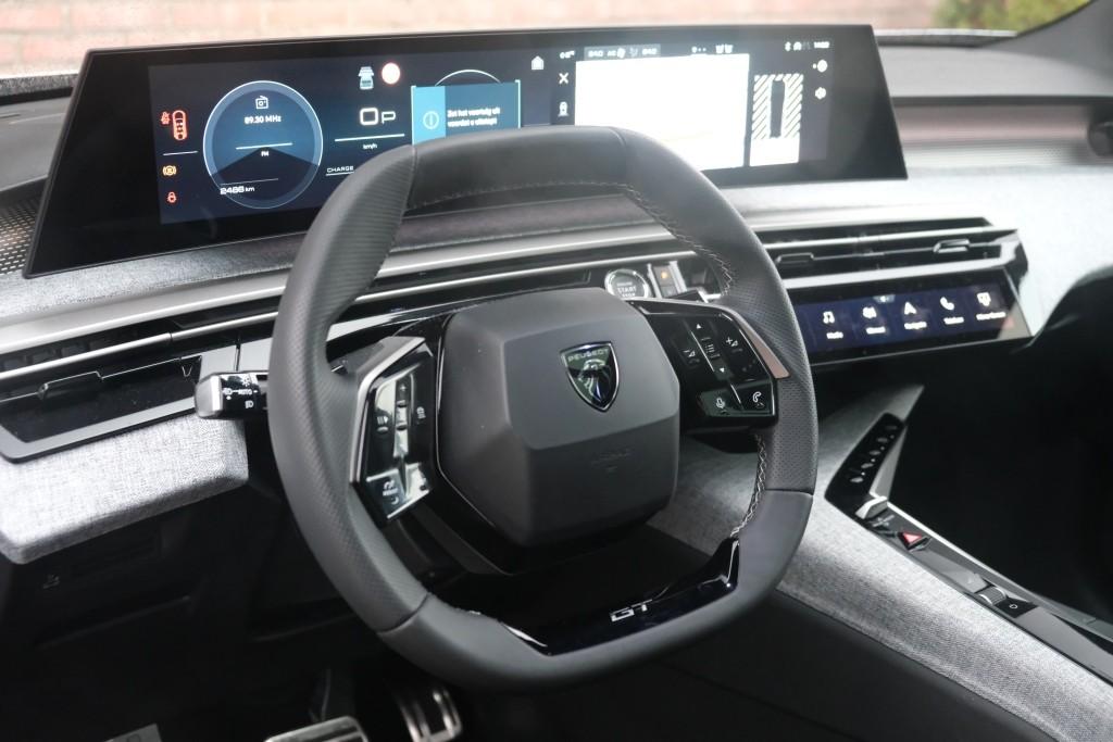 Peugeot 5008 1.2 Hybrid 145pk e-DCS6 GT 7 Persoons | Navi | App Connect | Adaptive Cruise | Panoramadak | Camera | Keyless | Stoelverwarming | Elektrische Achterklep | PDC afbeelding 8