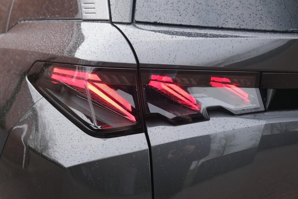 Peugeot 5008 1.2 Hybrid 145pk e-DCS6 GT 7 Persoons | Navi | App Connect | Adaptive Cruise | Panoramadak | Camera | Keyless | Stoelverwarming | Elektrische Achterklep | PDC afbeelding 33