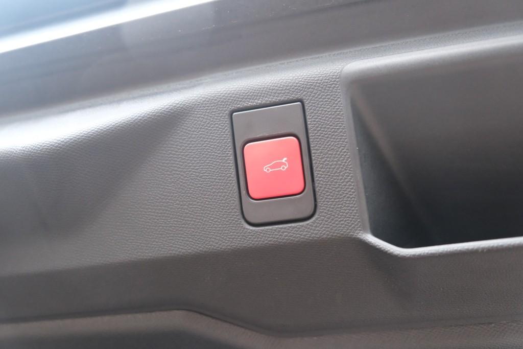 Peugeot 5008 1.2 Hybrid 145pk e-DCS6 GT 7 Persoons | Navi | App Connect | Adaptive Cruise | Panoramadak | Camera | Keyless | Stoelverwarming | Elektrische Achterklep | PDC afbeelding 36