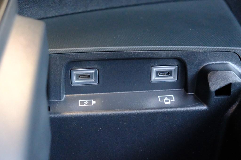 Peugeot 3008 1.2 Hybrid 145pk e-DCS6 GT | Navi | App Connect | Adaptive Cruise | Camera | Panoramadak | FOCAL® Audio | Elektrische Achterklep | Winter Pakket afbeelding 26