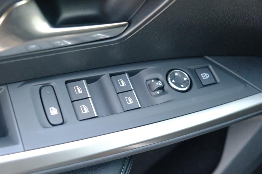 Peugeot 3008 1.2 Hybrid 145pk e-DCS6 GT | Navi | App Connect | Adaptive Cruise | Camera | Panoramadak | FOCAL® Audio | Elektrische Achterklep | Winter Pakket afbeelding 28