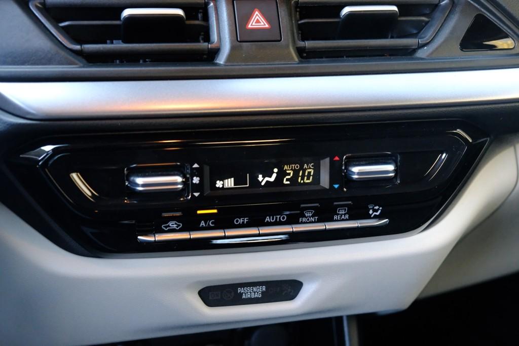 Suzuki Swift 1.2 82pk Style Smart Hybrid | Navi | App Connect | Climate | Adaptive Cruise | Camera | Keyless | Stoelverwarming afbeelding 16