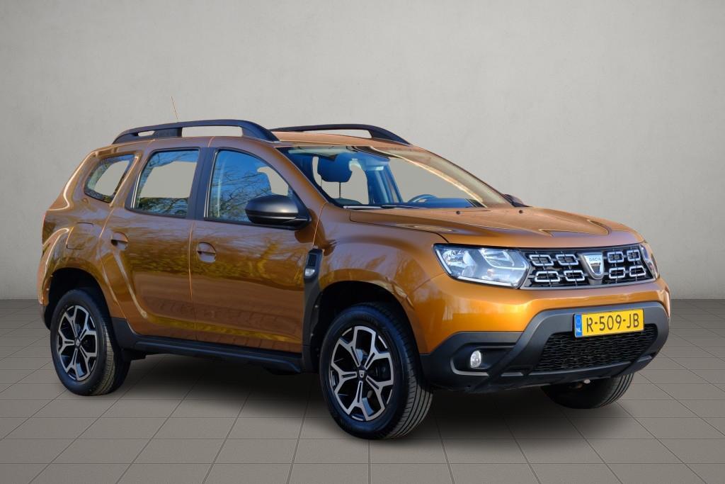 Dacia Duster 1.6 SCe 114pk Prestige | App Connect | Airco | Cruise | Camera | Stoelverwarming | PDC | Trekhaak afbeelding 1