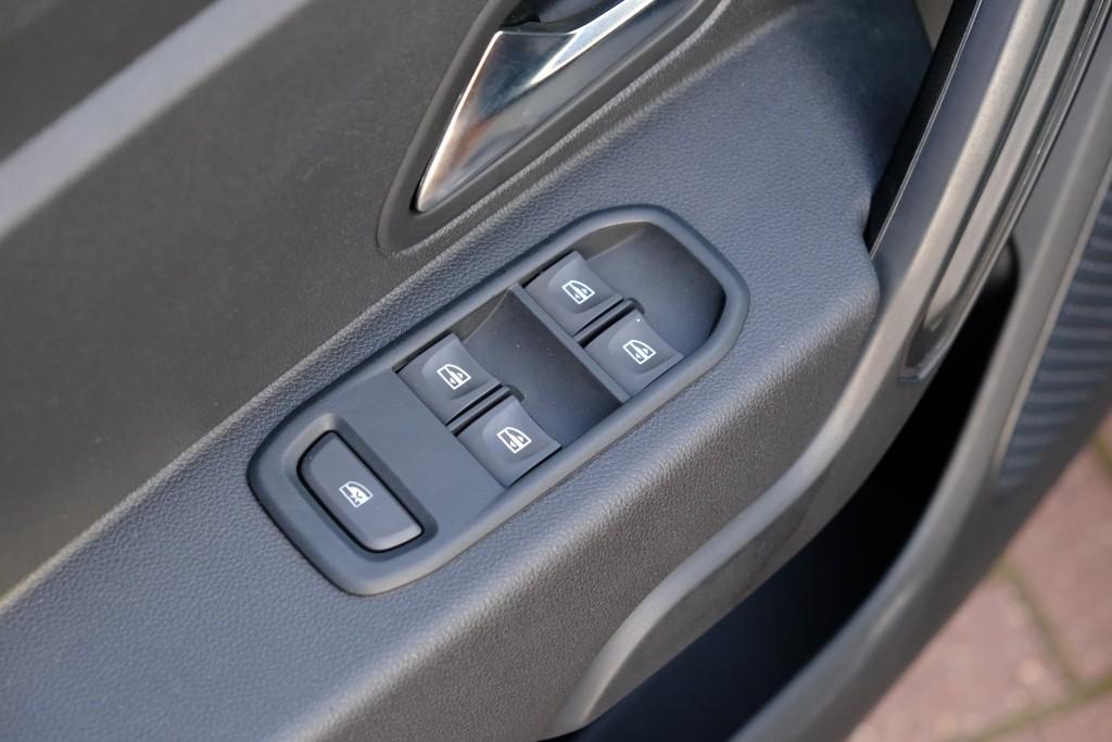 Dacia Duster 1.6 SCe 114pk Prestige | App Connect | Airco | Cruise | Camera | Stoelverwarming | PDC | Trekhaak afbeelding 24