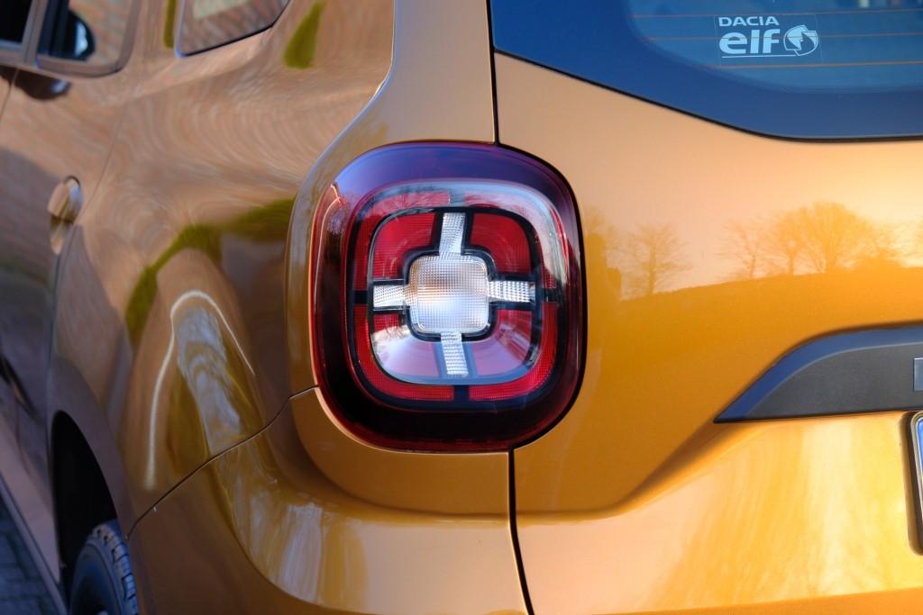 Dacia Duster 1.6 SCe 114pk Prestige | App Connect | Airco | Cruise | Camera | Stoelverwarming | PDC | Trekhaak afbeelding 26