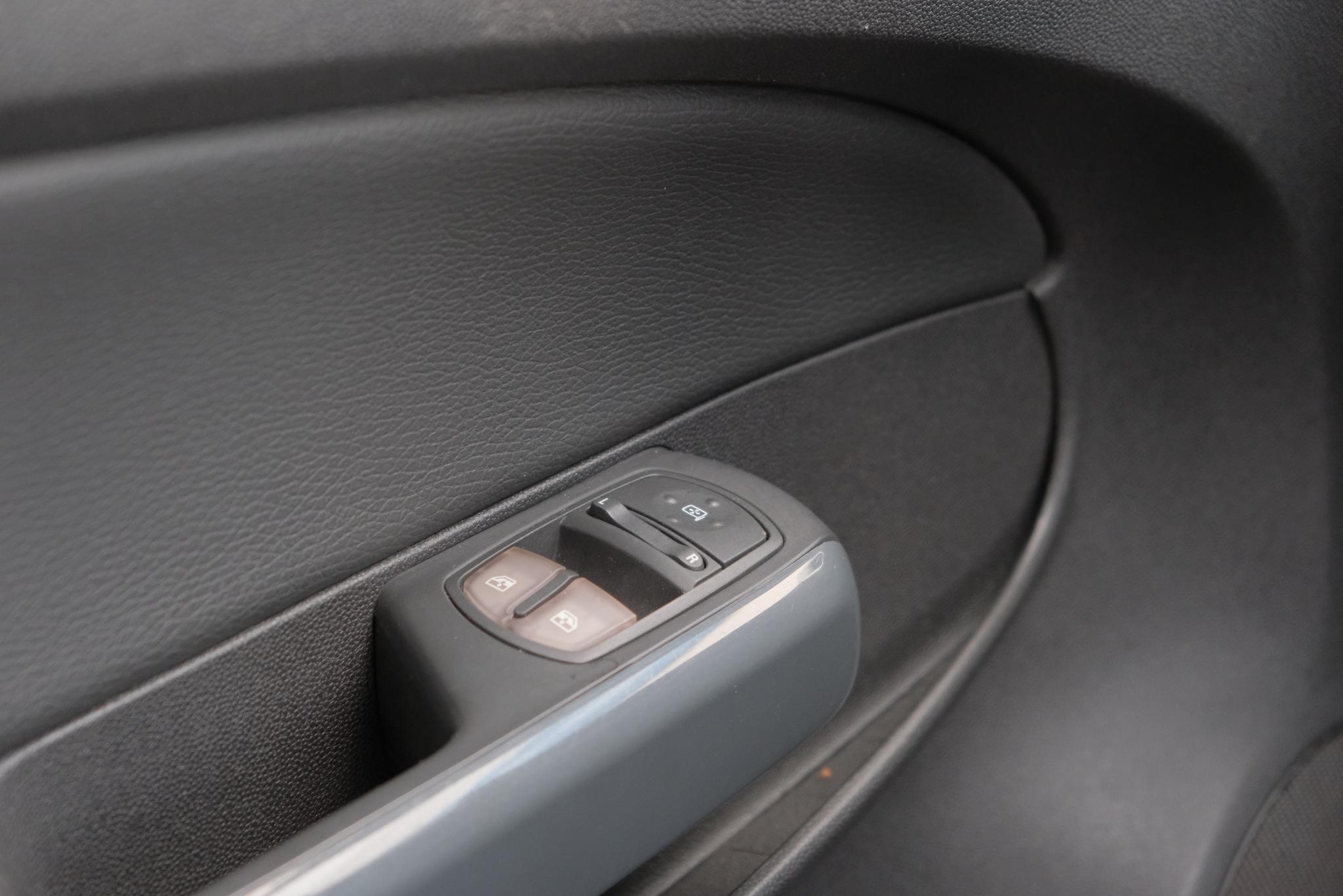 Opel Corsa 1.4-16V 100pk Cosmo | Navi | Cruise | PDC | Climate afbeelding 14